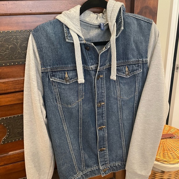 H&M JeanJacket w/ Sweatshirt Arms & Hoodie; Men’s Small; Like New; $15 - Picture 16 of 16